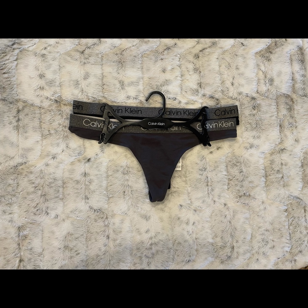 Set of 2 NWT Calvin Klein cotton thongs Size M